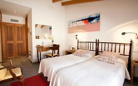 L'Host Boutique Rooms